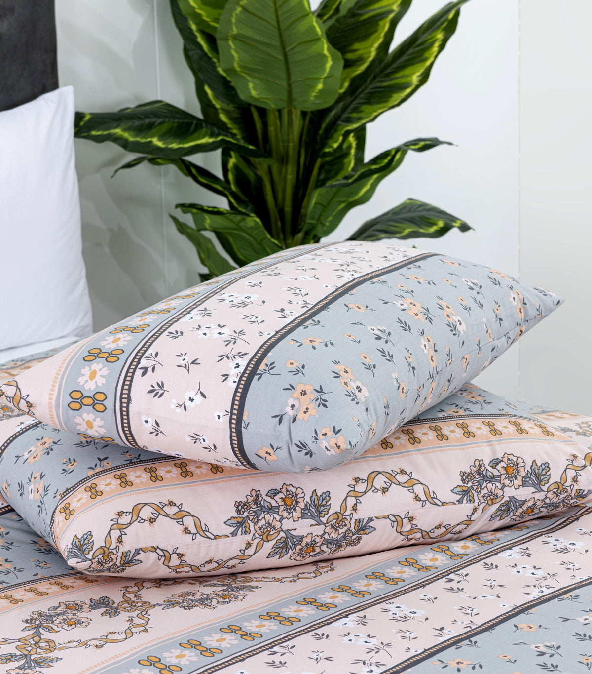 T-144 Easy Care Bed Sheet Set English