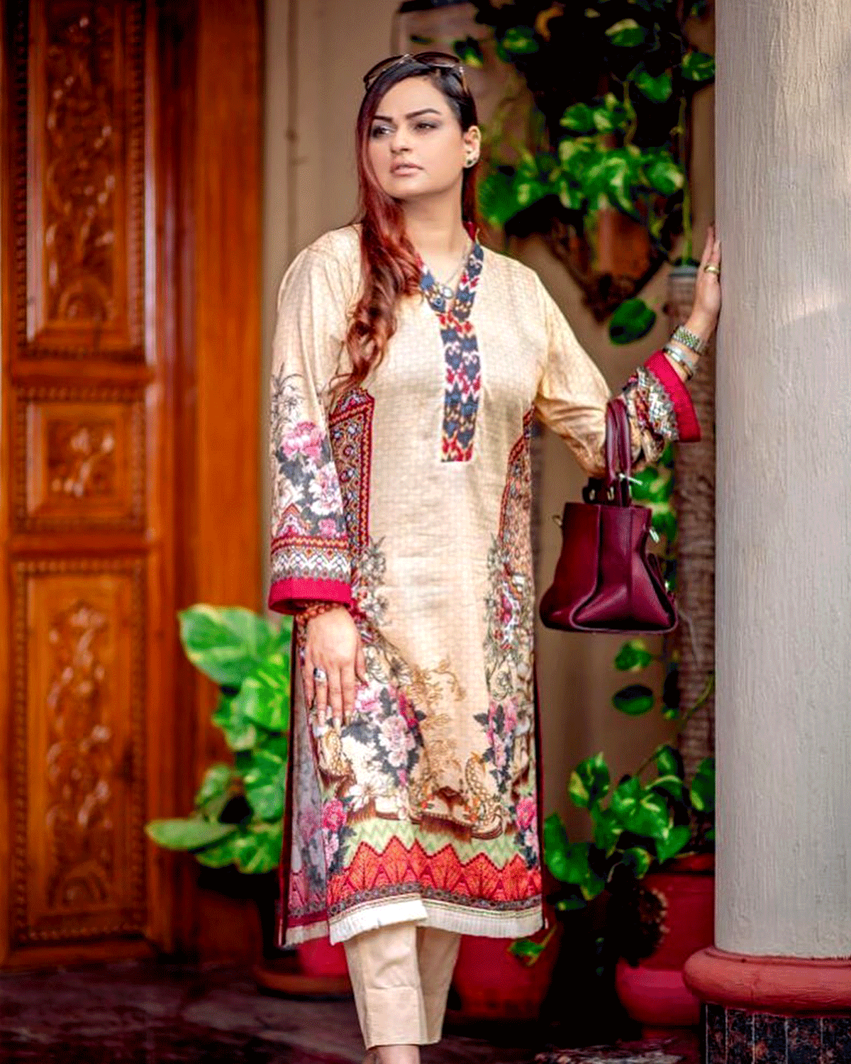 JAVARIA ABBASI IN NOURHAN JARDIN 2 PC SUIT